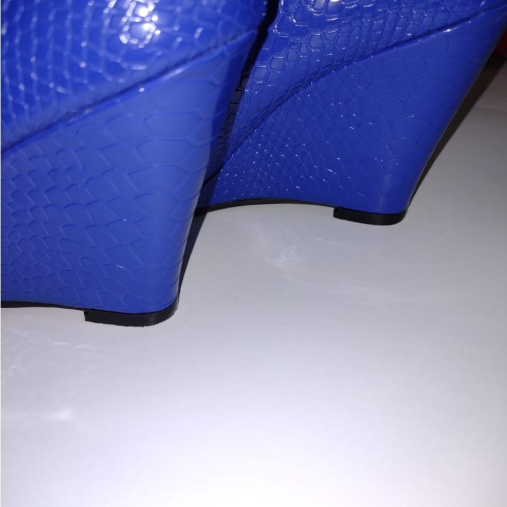Shoes - Picture 3 of 3